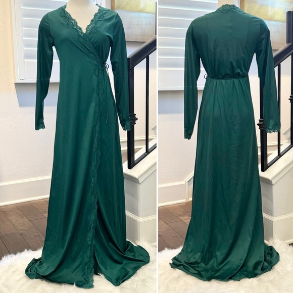 Vintage 60s/70s Nightgown and Robe Set - Picture 10 of 10